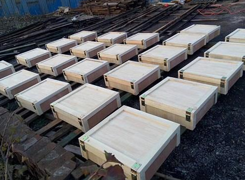 保定實木包裝箱在運輸中途應(yīng)注意什么？